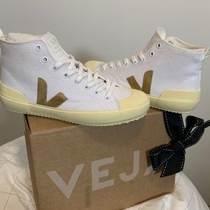 Veja Nova Sneakers